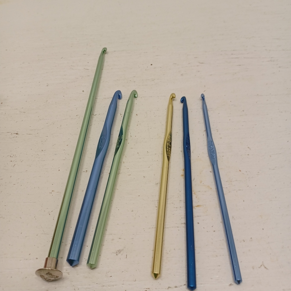 Crochet needles . Lot of 6 new. Boye needles